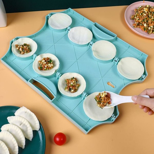 8 portable ravioli molds for preparing ravioli, dumplings, etc.