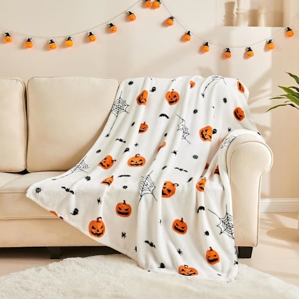 Soft and cuddly Halloween blanket, spooky pumpkin, bat and spider web pattern, white throw for sofa, bed, home decor, gifts 127 x 152 cm