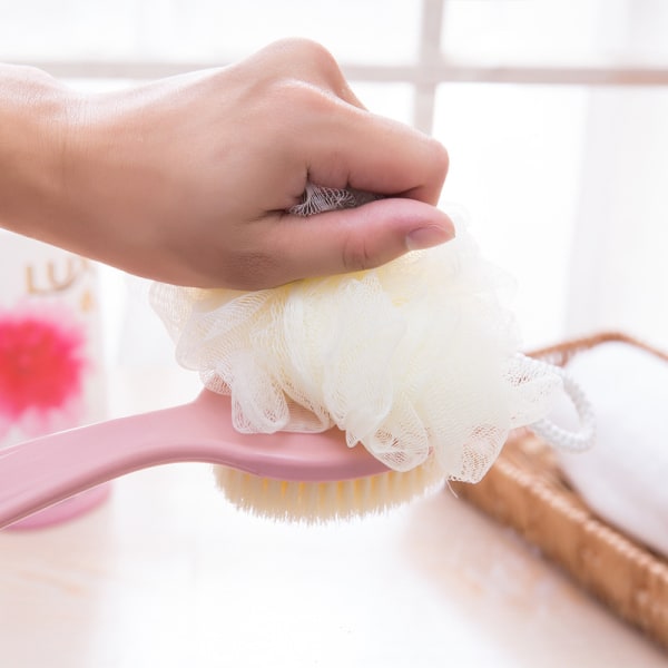Langt håndtag til bruser kropsbørste, badrygskrubber med komfortbørster og loofah til eksfoliering af hud, våd eller tør børstning til lys pink