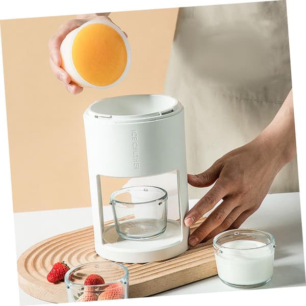 Portable Ice Crusher Manual Shaved Ice Machine Suitable for Smoothies Use Compact Size Suitable for Kitchen Easy to Clean