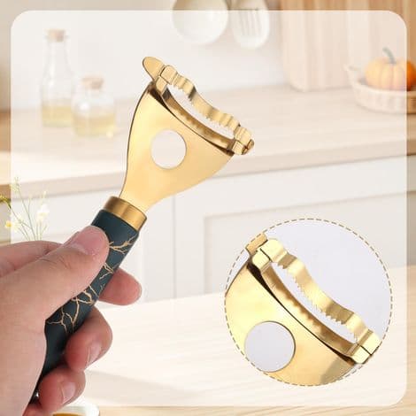 Corn peeler, stainless steel food scraper, effectively removes corn kernels.
