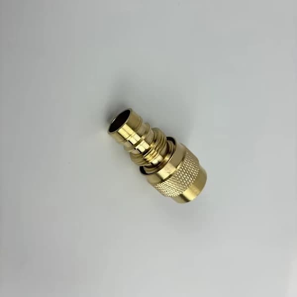 Universal coupling for 1/2\" and 3/4\" faucets