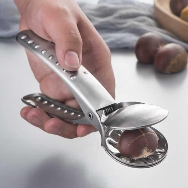 Two-in-one nutcracker, chestnut cracker, nutcracker suitable for all nuts