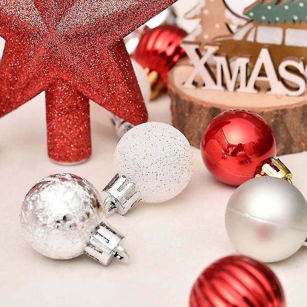 Julgranspynt, små julgransdekorationer med stjärnformade julgranspynt i guld, hängande julgranskulor