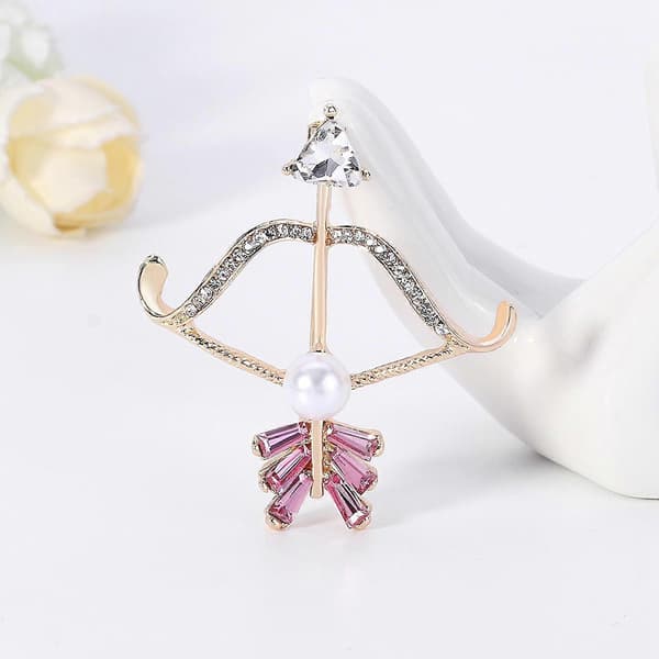 Creative Piercing Heart Pearl Brooch Overcoat Accessory Lovely Gift