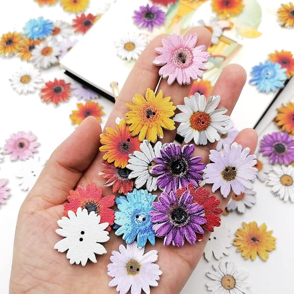 100 stk. Træ Tusindfryd Knapper Malede Træ Blomsterknapper til Håndværk Solsikke Træknapper 2 Huller Flad Bagside Blomsterformede Knapper