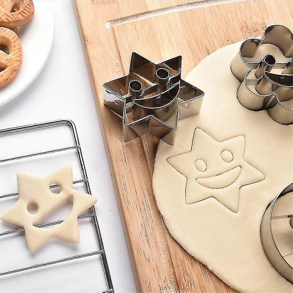 4-delt Smiley Smørdeigutsteker i rustfritt stål - Kakeform for fondant