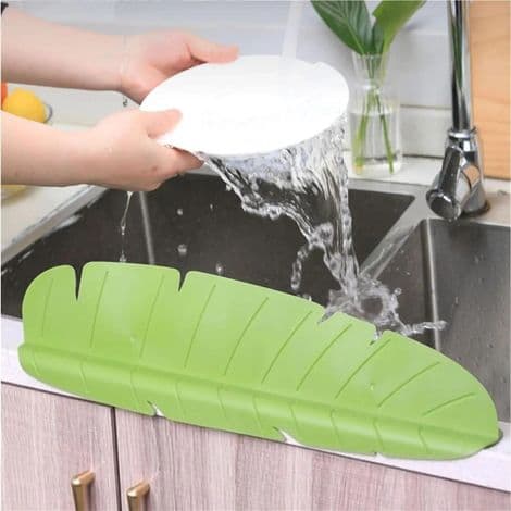 Leaf-shaped Sink Splash Guard, Soft Silicone Protector, Waterproof Screen, Splash Shield, Green