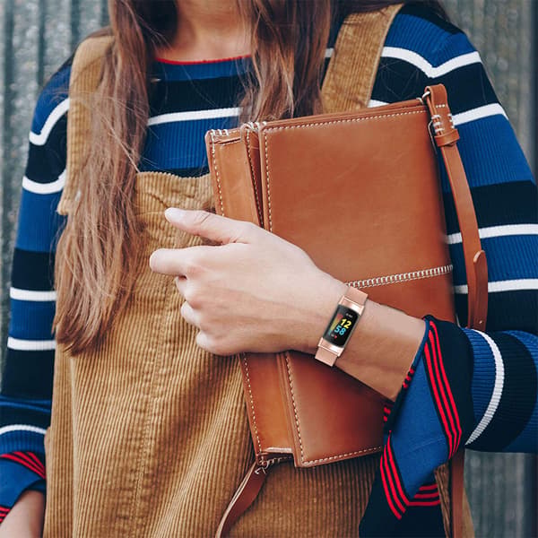 Fitbit Charge 5 armbånd rustfritt stål Rosegull