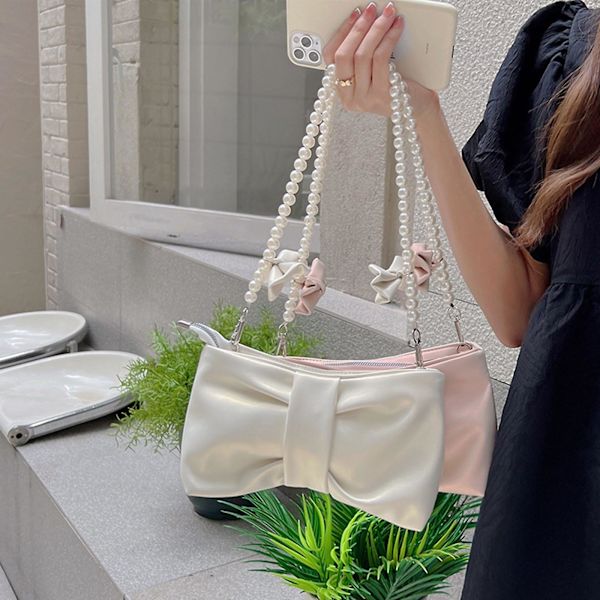 Koreansk Crossbody Väska Pärlkedja Underarm Väska Rosett Axelväska Vit
