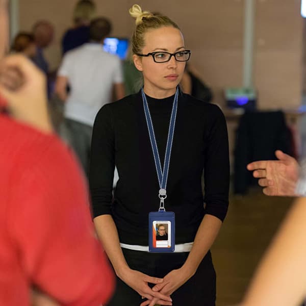 PU-nahkamerkinpidike, ID-kortin pidike 3 korttipaikalla, vedenpitävä