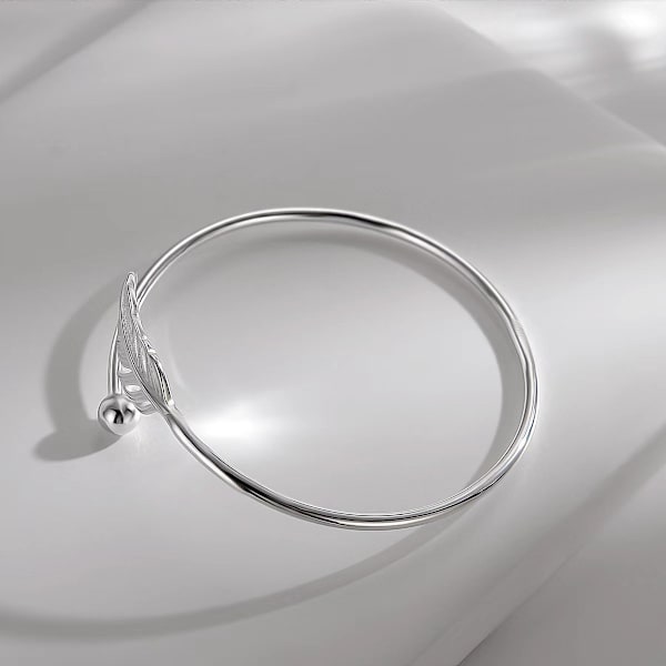 Silverfärgat Fjäderarmband Bohemisk Stil Modeberlocker Armband Smycken Manschett Kvinnor Justerbart