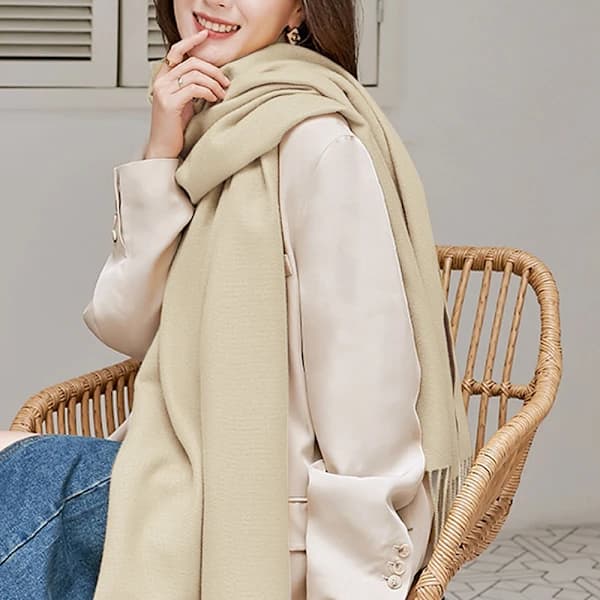 Varme lange skjerf Vinterhalsskjerf Ensfarget skjerf med dusk Beige
