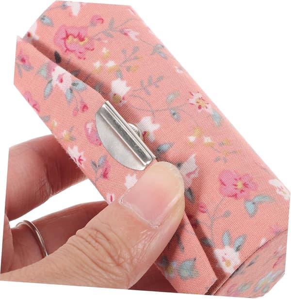 4 stk. Valentinsdag leppestiftholder brodert sminkeboks i stoff