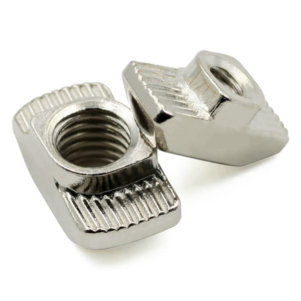 50 stk (10 x 6 mm) T-mutter M4 fin gjenge