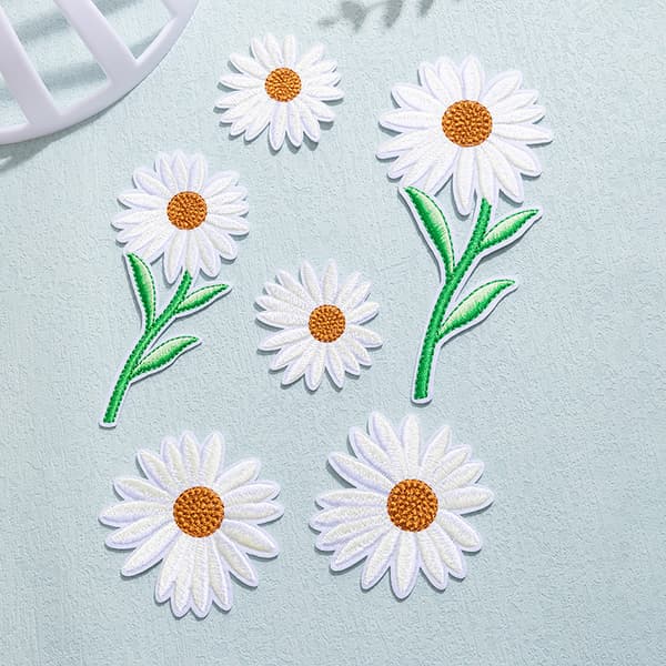 6 stk Daisy Delikat Broderte Lapper, Broderte Blomsterlapper