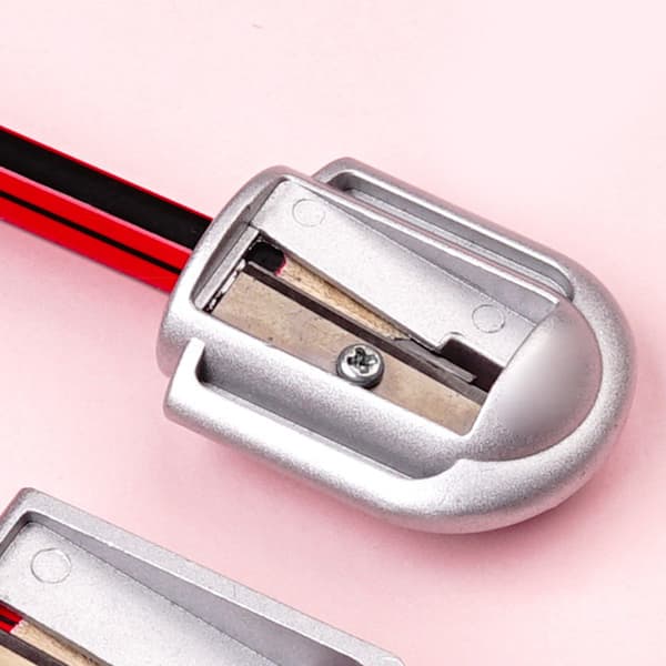 Mini metal pencil sharpener, sharpening blade, fast sharpening, handheld mini manual pocket pencil sharpener for students