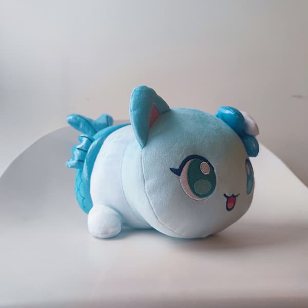 Aphmau Plyschleksak Docka Present 25 cm