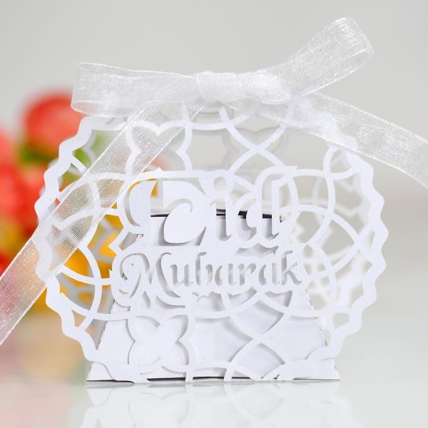 50-pack Godisaskaronger Ramadan Dekorationer Ihåliga Spetsar Bröllop Festfavoriter Choklad Presentaskar med Band Semesterfesttillbehör Silver