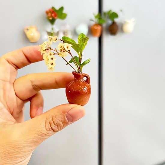 Mini Vase Refrigerator Magnets (6-pack) – Magnetic Design – Ceramic Material – Refrigerator Decor – Unique Gift for Office and Kitchen – Spring Feeling
