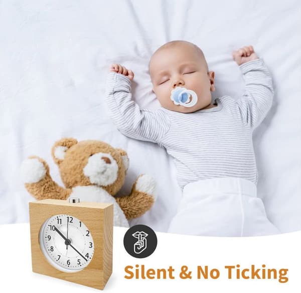 Battery-powered alarm clock with snooze function, wooden travel alarm clock, analog light alarm clock