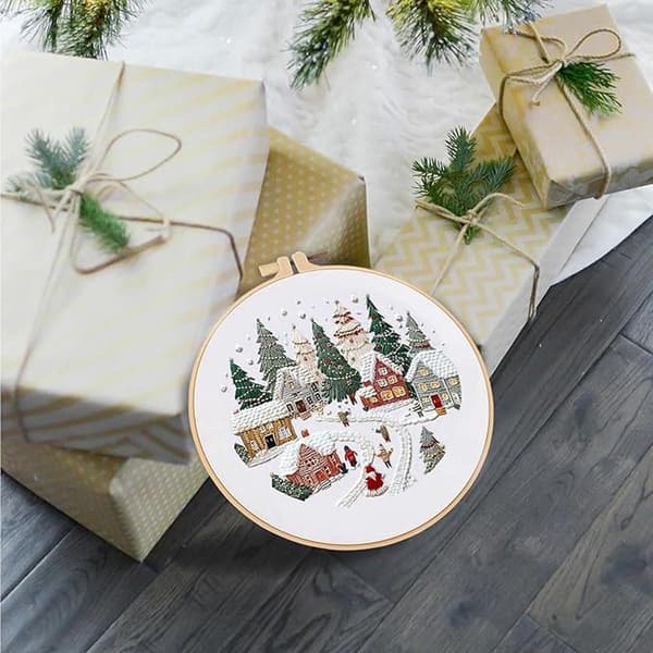 Christmas Embroidery Kit, Cross Stitch Material DIY Kit for Adults, Includes Three Santa Claus Patterns, Beginner Set, Christmas Decoration Gift