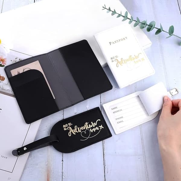 2 passetui og 2 bagasjelapper (svart og hvit), PU-lær