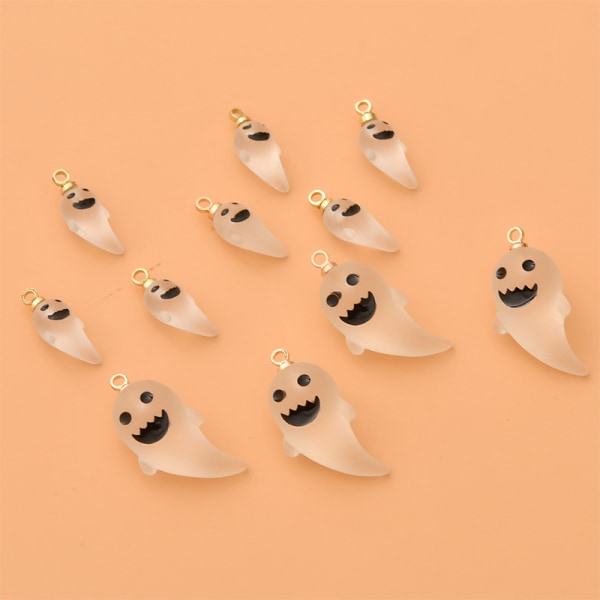 10 kpl Ghost Resin riipuksia tee-se-itse käsityökoruille Halloween-korvakorut kaulakoru rannekorun valmistustarvikkeet