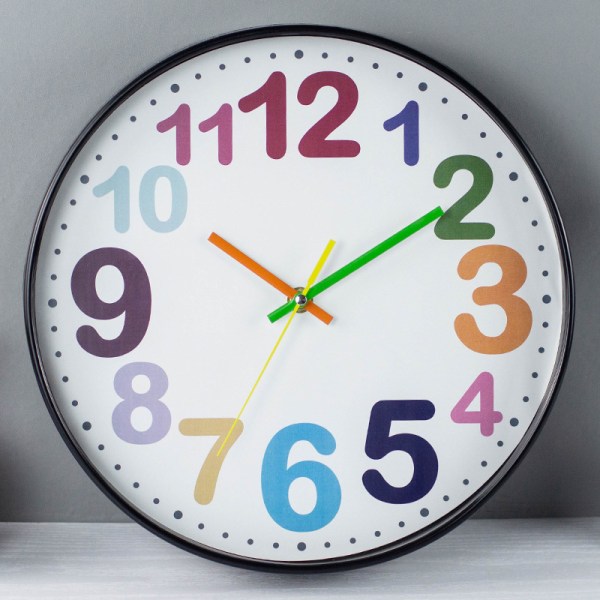 avulla he voivat nähdä kellonajan käyttämällä värillisiä numeroita helpottamaan katselua ja nopeaa ajan tunnistamista, mutta houkuttelevaa