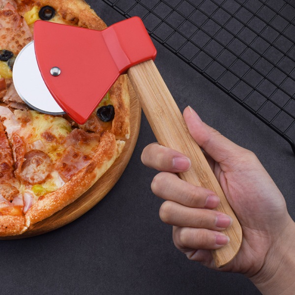4 økse-type pizzaskærere med bambushåndtag og skarpe roterende knive til pizza, brød, kager osv. - rød + sort farve
