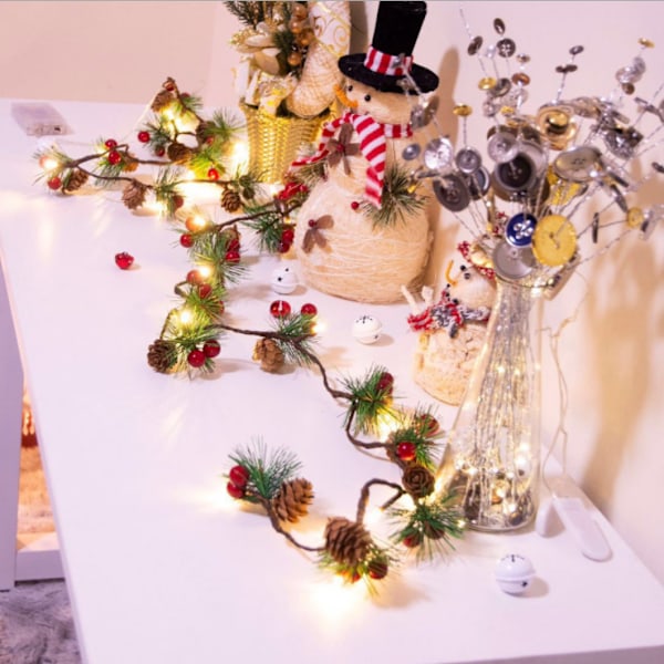 6,6 FT, 20 LED Julekrans med Lys og Større Kogler, LED Lysstreng, Røde Bær, Julelys til