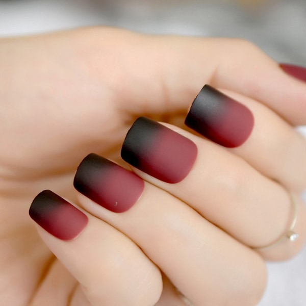 Gradient Korta Franska Nagelspetsar Svart Rödvin Rund Matt Design Kit Lösnaglar Konstdekoration för Kvinnor Sminkverktyg Z858