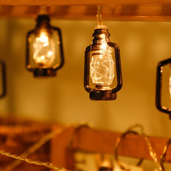 Retro Miniatyyrilamppu Leikkimiseen ja Koristeluun Kotilamput Mini Kerosinilamppu -10M 100LED