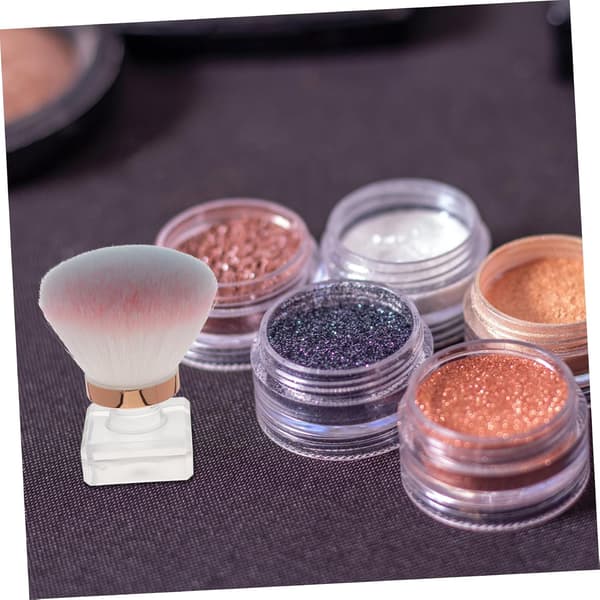 Blush Brush Small Mushroom Head Makeup Powder Brush Women's Makeup Tool for Precise Blending and Highlighting