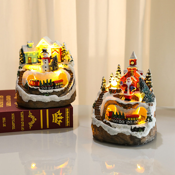 2 st Ljussättande Julgranar i Resin med Snögubbe, Tomte och Resin-Drivna Julbyhus