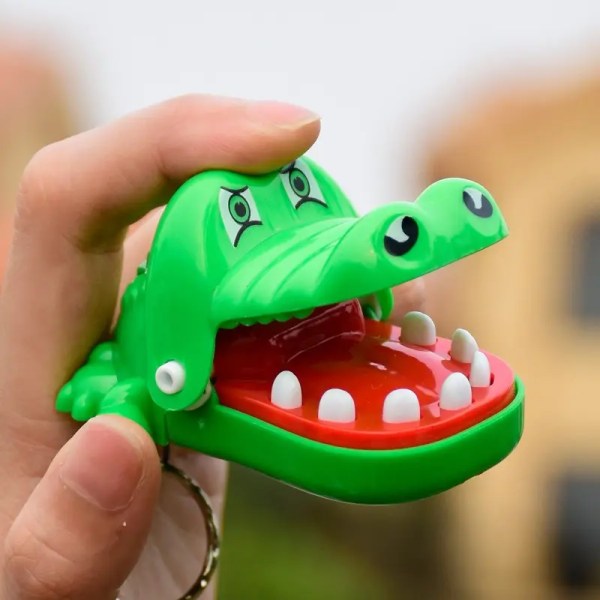 Krokodilmun, present Familjespel Nyhet Praktisk leksak med nyckelring Bitande hand Alligator Krokodilleksaker Bite Finger Game Gags Toy