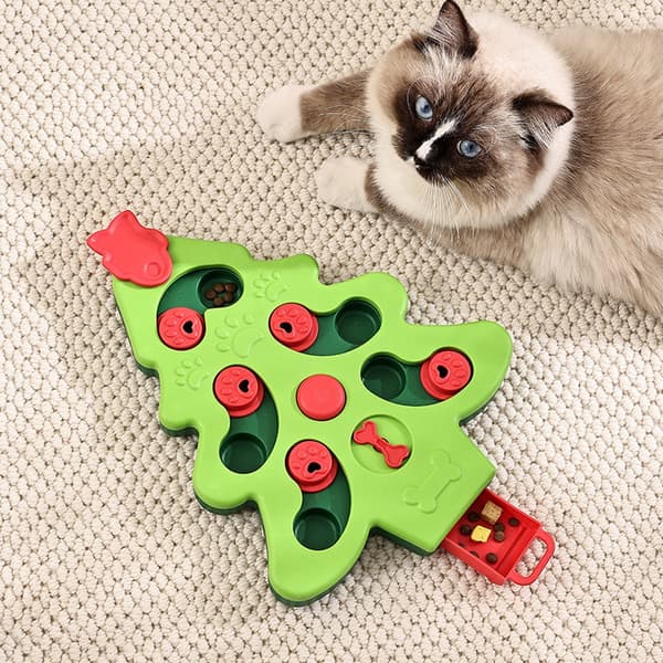 Interactive Christmas Tree Shaped Dog Slow Feeder Toy (26x34x4.5cm).