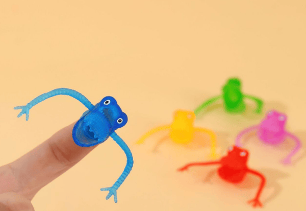 20-pack dinosauriefingerleksaker, nyhet fingerleksaker mini finger T