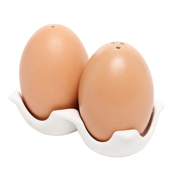 Ruskea kananmunan muotoinen suola- ja pippurisekoitin munapakkaustyylisellä jalustalla