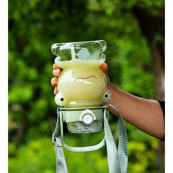 Frø vandflaske, sød grøn frø vandflaske, bærbar klar lækagesikre plastik sportsvandflasker med sugerør og rem (grøn)