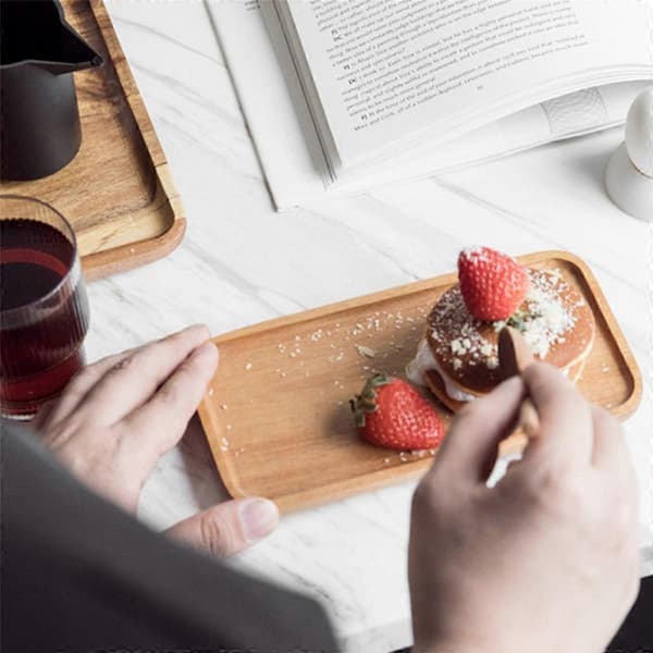 Serveringsbricka, rektangulär massiv träplatta med platt botten, fruktfat, tefat, tebricka, dessertfat