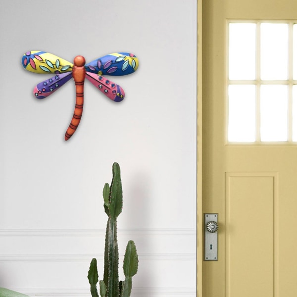 Värikäs sudenkorento seinälle ripustettava puutarhakoriste