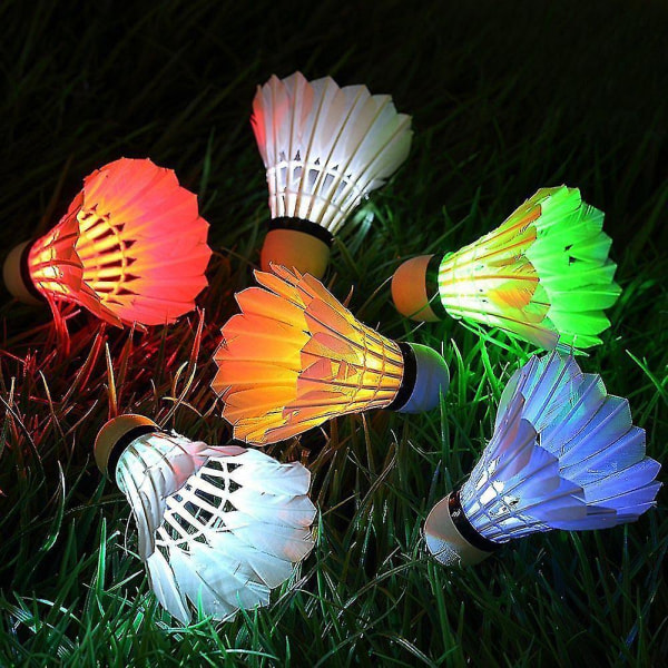 4 st LED Badmintonfjädrar Ljusande Fjädrar Glowing Badminton för Utomhussporter