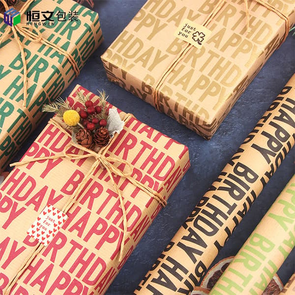 Glad presentinslagningspapper retro randigt kraftpapper