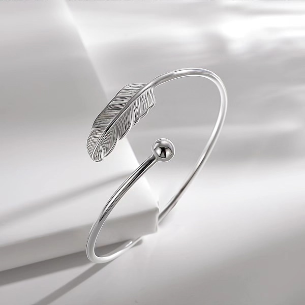 Silverfärgat Fjäderarmband Bohemisk Stil Modeberlocker Armband Smycken Manschett Kvinnor Justerbart