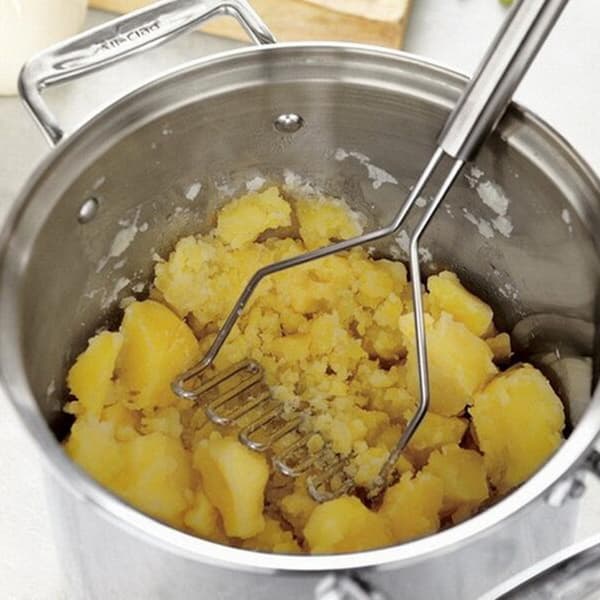 Stainless Steel Potato Masher with Wave Shape, Kitchen Utensil for Efficient Mashing