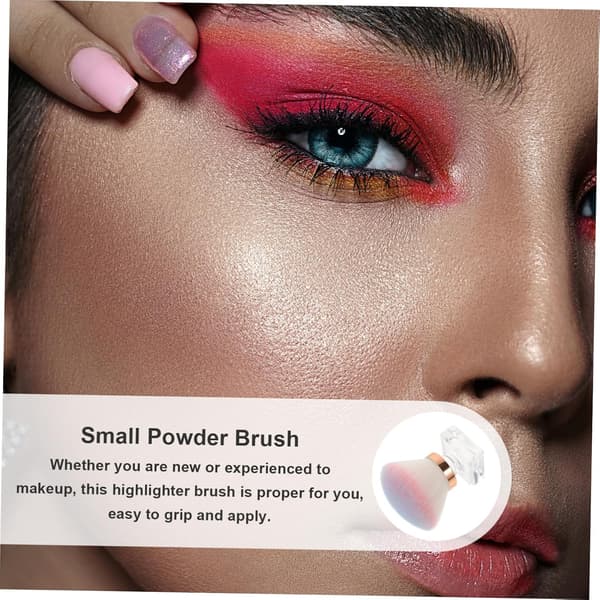 Blush Brush Small Mushroom Head Makeup Powder Brush Women's Makeup Tool for Precise Blending and Highlighting
