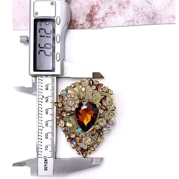 Elegant Dam Brooch i Guldton med Österrikiska Kristaller för Kvinnor
