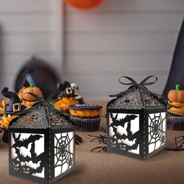 Halloween Presentask med Lock - Fladdermus Spökdesign - Svart 8,6x8,6 cm - Festdekorationsask