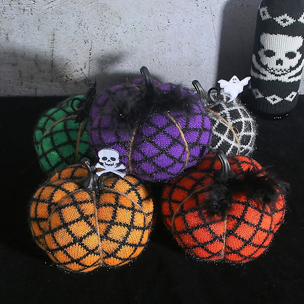 Violetti Halloween-koristekurpitsanuket loma-DIY-projekteihin ja juhlateemoihin
